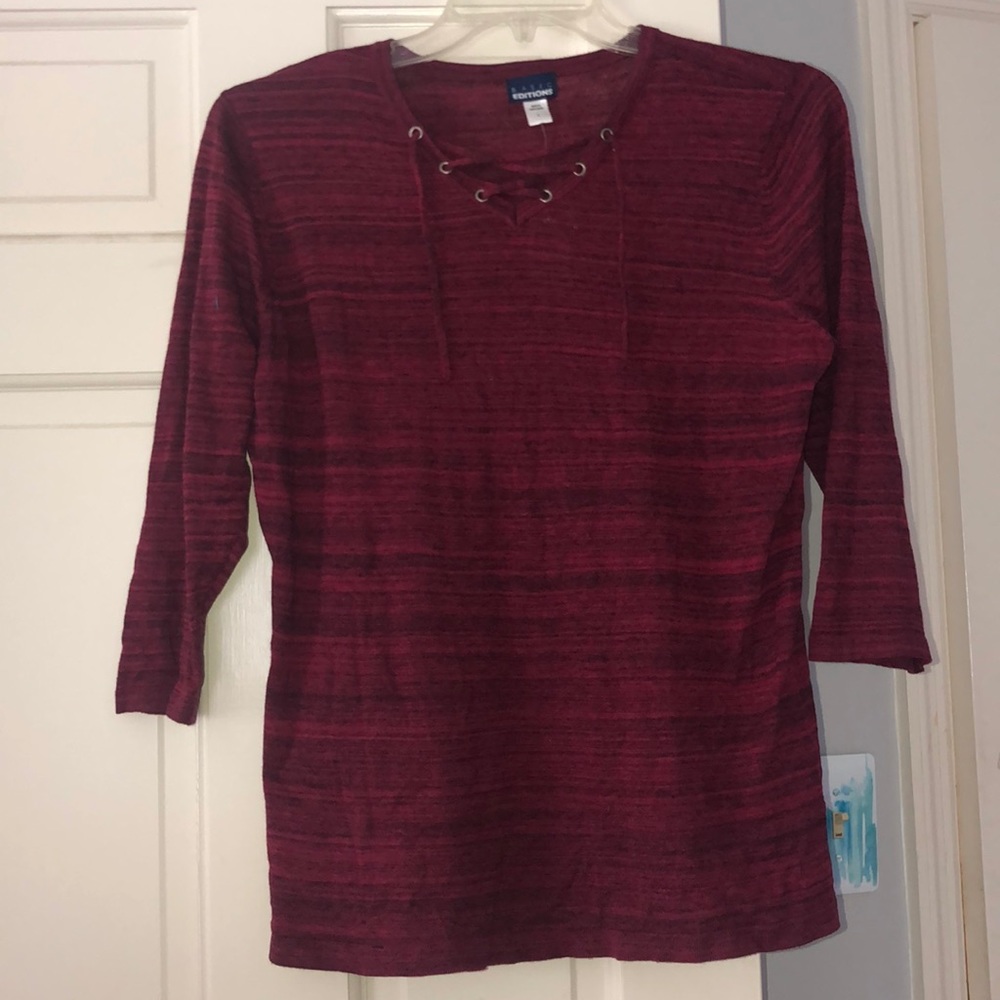 maroon shirt